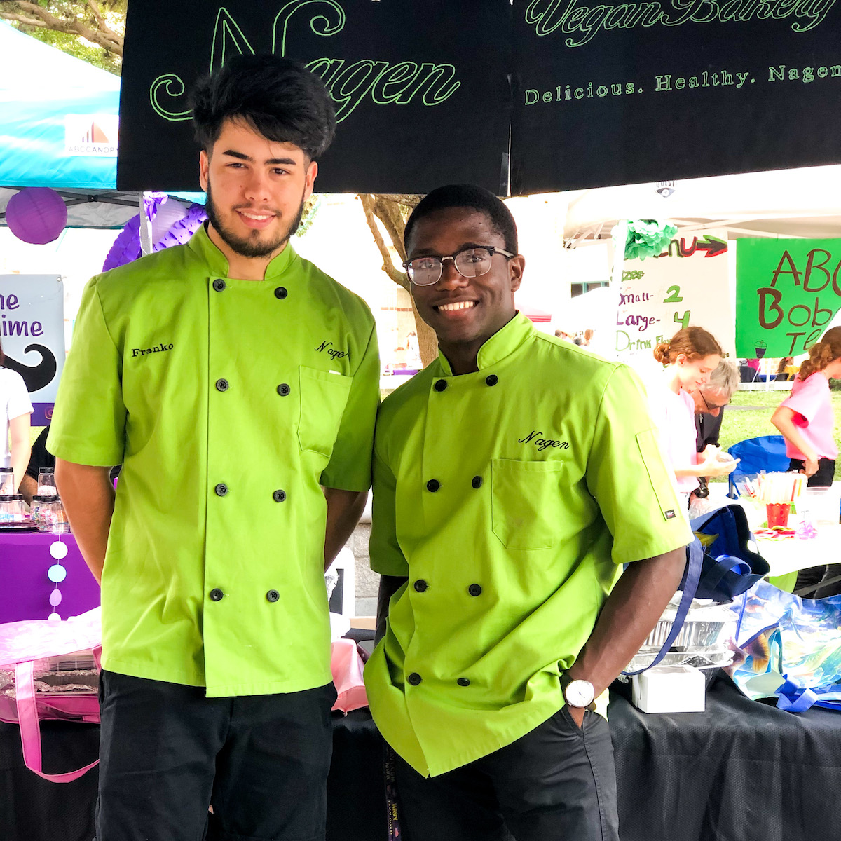 Two students who own Nagen cookies