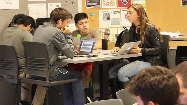 High Schoolers Learn How to Make Their Own iPhone Apps