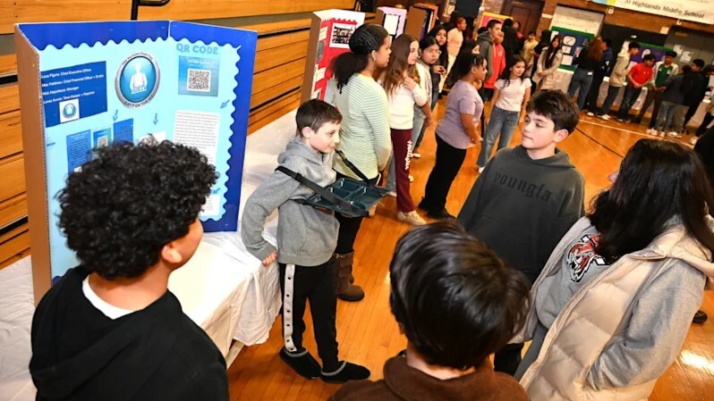 mxINCedu student presenting